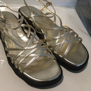 Amalfi Gold women’s Sandal Size 8